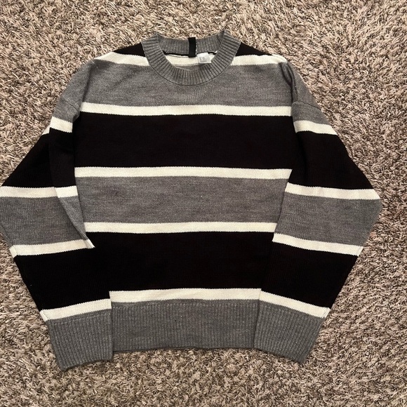 Divided Sweaters - Divided Crewneck Sweater in Gray, Black, and White Stripes XXS